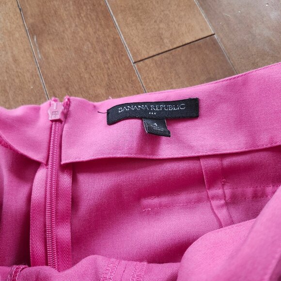 3/$15 SALE!!! 😎 Banana Republic hot pink skirt - Picture 2 of 3